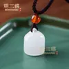 Pendente de Selo Pequeno de Jade Branco de Xinjiang Pingente de Escama de Jade de Seda Dourada Produto de Bem-Estar para Transmissão ao Vivo Colar de Jade