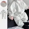 Mono de bebé, ropa de otoño, ropa infantil coreana, ropa Harbin, ropa de bebé de manga larga, ropa de otoño, ropa de escalada larga con solapa natong