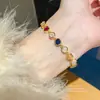 Pulsera Cuadrada de Zirconia con Costura Chapada en Oro Real de 18 Quilates Lujo Accesible Pulsera de Gama Alta Moda Retro Joyería de Mano Versátil para Mujeres
