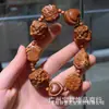 El fabricante suministra una colección de pulseras de hueso de durazno naturales, pulseras de hueso de durazno de círculo único para hombres y mujeres, populares en Xiaohongshu, con diseño de agujero pasante