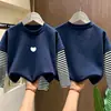 Camiseta de manga larga a rayas de algodón puro para niñas, estilo primavera y otoño, imitación de dos piezas, top de dibujos animados estiloso para niños mayores
