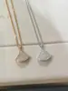 Collar de Cadena para Clavícula de Oro Claro de Alta Gama CNC Baojia con Forma de Abanico, con Calcedonia Rosa, Nácar Blanco, Lapislázuli, Oro Rosa para Mujer, Lujo Ligero