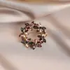 Broche Flor de Cristal Vintage para Mulheres, Estiloso e Elegante, Adequado para Casacos e Cardigãs, Broche Requintado e de Alta Qualidade com uma Vibe Retrô