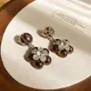 Pendientes de borla con carcasa de madera marrón transfronterizos europeos y americanos, pendientes de estilo vintage Maillard, pendientes de mujer de lujo ligero de alta gama