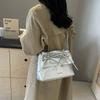 Bolso Grande de Lazo para Mujer Primavera y Verano 2024 Nuevo Simple Versátil Bolso de Hombro Popular Súper Caliente Bolso Cruzado