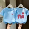 Ropa de verano para niñas de manga corta, camiseta infantil, top de algodón puro, nuevo estilo para bebé niña, cuello redondo, estampado de letras, camiseta moderna y a la moda
