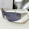 Nuevas Gafas de Sol de Moda de una Pieza con Marco Envolvente Estilo Milenio Especiado para Mujer Mismo Estilo que las Celebridades de Internet Gafas de Sol Europeas y Americanas Incrustadas de Diamantes