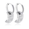 Aretes populares japoneses y coreanos de media luna brillante adornados con brillantes diamantes de circonio, frescos y dulces para mujer, de acero inoxidable, venta al por mayor
