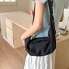 Bolsa Casual Vermelha de Lona Dumpling para Mulheres 2025 Nova Grande Capacidade Esportiva Ombro Transversal Bolsa Coreana Croissant
