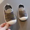 Zapatos de Primavera y Otoño Transfronterizos para Bebés y Niños Pequeños Zapatos de Interior para Bebé de Suela Suave Transpirables Tejido de Malla Zapatos para Hombres y Mujeres Zapatos de Punto