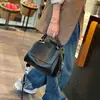 Bolsa feminina vintage de couro genuíno de luxo, nova para o verão-outono de 2026, bolsa transversal casual versátil com toque de alta qualidade e design de almofada de grande capacidade