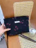 Bolsa de Maquillaje Nueva de Nicho de Gran Capacidad con Interior Floral Tejido, Bolso Conveniente para Uso Diario, Bolso de Mano para Mujer, Estilo Ins