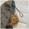 Bolso Transfronterizo Estilo Chanel con Lazo para Mujer Modelo Nuevo 2024 Bolso Cruzado de Cadena Dulce Moda Bolso Labial para Niñas
