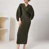 Vestido Plisado Miyake Nuevo Verano 2022 Manga Murciélago Cuello en V Europeo y Americano Elegante Adelgazante Commuter Vestido de Paso