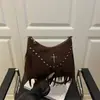 Bolso de Gran Capacidad para Mujer 2026 Nueva Moda Bolso de Hombro Cruzado Retro con Textura Elegante, Remaches y Borlas