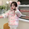 Abrigo de invierno para niña 2026 nuevo estilo coreano abrigo de lana a cuadros con capucha de oso de peluche engrosado para niña moderno