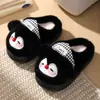 Chinelos infantis de algodão de pinguim, novos estilos outono/inverno para meninas, com designs de desenhos animados fofos e criativos, perfeitos para usar em casa, mantendo os pés aquecidos e adequados para combinar pais e filhos.
