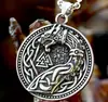 Acero Guerrero nuevo colgante de acero inoxidable para hombre al por mayor Nórdico retro Vikingo doble Lobo Nudo celta colgante