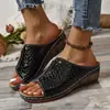 Novas pantufas femininas europeias e americanas de boca de peixe, pantufas de sola grossa, tamanho grande, padrão de crocodilo em PU, atacado