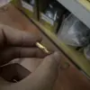 Anillo Retro Étnico Personalizado de Acero Inoxidable para Pareja Estilo Personalizado Fabricante Venta al por Mayor Oro 4mm Abrazo