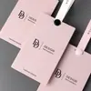 Etiqueta de Preço para Roupas Femininas Etiqueta de Preço Logo Design Gratuito Etiqueta de Preço Fivela Anti-Violação Etiqueta de Preço de Roupa Marca Elegante e Moderna Personalização