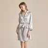 Bata corta de seda sintética gris plateada para mujer, bata de satén de lujo ligero para primavera y otoño con cuello de solapa y cinturón, ropa de casa de alta gama