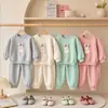 Conjunto Dulce para Niñas 2026 Otoño Nuevo Estilo Dibujos Animados Sudadera con Capucha de Manga Larga Pantalones Deportivos Conjunto Casual Elegante de Dos Piezas para Niños Pequeños Moderno