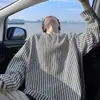Camiseta de manga larga moderna y elegante para hombre, con corte holgado y relajado, cuello en V, tejido texturizado, tallas grandes, un diseño chic a rayas y estilo versátil