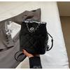Mochila de Mujer de Moda Estilo Chanel 2026 Nueva Moda Bolso Cubo Acolchado con Diseño Único Bolso de un Solo Hombro