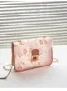 Bolsa Feminina de Guangzhou 2025 Nova Moda Bolsa Quadrada Pequena Transparente Decorada com Flores Bordadas Bolsa de Ombro Bolsa Carteiro de Grande Capacidade