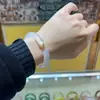 Pulsera Popular de Calcedonia Blanca Transparente Hielo Corte Abierto Natural Garra de Gato para Mujer, Compra en Transmisión en Vivo, Dropshipping, Compra Directa desde el Lugar de Producción