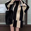 Suéter Listrado Preto e Branco Elegante de Estilo Coreano Versátil para Mulheres Outono e Inverno Novo Suéter de Gola Alta Estilo Preguiçoso Solto