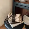 Bolso grande de lunares estilo coreano para mujer, diseño de nicho, moderno bolso de hombro y bandolera para el trabajo, mochila casual