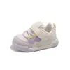 Sapatos de algodão para bebê, sapatos para criança pequena, novo estilo primavera 2026, sola macia, antiderrapante, sapatos casuais versáteis para meninas e meninos.