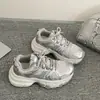 Zapatos retro de suela gruesa para mujer tipo "dad shoes" para aumentar la altura, nuevos zapatos deportivos casuales ligeros de suela blanda para otoño 2026