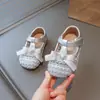 Sapatos de Couro para Meninas 2026 Verão Novo Estilo Sapatos de Princesa Infantil Estilosos Sapatilhas Estilo Birkenstock para Meninas Pequenas Mocassins Super Macios