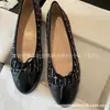 Versão de Luxo dos Sapatilhas de Ballet com Laço Xiaoxiangfeng para Mulheres, Novo Estilo 2025, Mocassins Planos Slip-On Color-Blocking