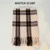 Cachecol Plaid Retro Japonês de Falso Caxemira para Mulheres, Novo Estilo Melange de Inverno Shawl Versátil Quente Cachecol de Pescoço Coreano