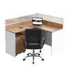 Mobiliario de Oficina al por Mayor Escritorio de Esquina para Personal Escritorio de Oficina Simple Moderno con Veta de Madera Estación de Empleado de Oficina Escritorio de Computadora Silla
