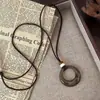 Nuevo Collar Colgante Anillo de Resina Estilo Chino Retro para Mujer Nicho Largo Cadena de Cuero de Alta Gama Accesorios para Suéter Clavícula