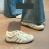 Zapatillas de entrenamiento alemanas retro de plata, de alta gama, nicho, para mujer, nueva colección otoño 2026, zapatillas casuales versátiles de estilo coreano, de caña baja, planas
