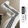 Calça de moletom feminina cinza, novo estilo outono/inverno 2026, casual, corte solto, perna afunilada, três listras, forro interno de fleece, estilo americano