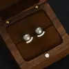 Outono e Inverno novo estilo brincos de tarraxa elegantes com zircônia incrustada agulha de prata S925 feminina brincos de pérola franceses retrô brincos simples requintados