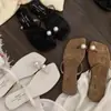 26 Moda Perla 2026 Verano Chanclas Planas Cuadradas sin Cierre para Mujer para Uso en Exteriores, Sandalias Planas de Nuevo Estilo
