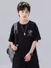 Camiseta de Verão Manga Curta para Meninos 2026 Novo Estilo Camiseta de Verão Manga Meia Manga para Crianças Maiores Top com Sensação de Gelo para Meninos Camiseta Tendência Atacado