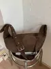 Bolsa de ombro estilo retrô na cor marrom melardo, uma bolsa hobo de alta qualidade com grande capacidade, perfeita para outono e inverno, e projetada como uma bolsa transversal feminina.