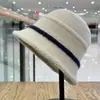 Sombrero de cubo de punto pequeño para adelgazar la cara, estilo nuevo de otoño e invierno para mujer, sombrero de cloche de punto versátil y cálido para el sol, sombrero a prueba de viento