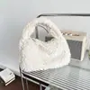 25 Bolso de Mano de Piel Nuevo de Invierno Maillard Lindo Pequeño Bolso de Felpa Bolso Cruzado de Pelo de Cordero para Mujer