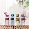 Botella de Agua Deportiva Transparente Translúcida Escarchada de Gran Capacidad con Correa para Colgar Taza de Plástico con Popote Portátil Fábrica Venta al por Mayor de Comercio Exterior Tazas