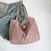 2026 Verão Nova Tendência Bolsa Tote de Lona Xadrez Grande Capacidade Verão Ins Moda Artística Estilo Preguiçoso Bolsa de Ombro